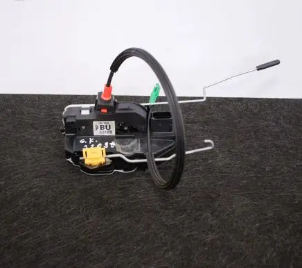 Opel Zafira C Rear door lock 13579555