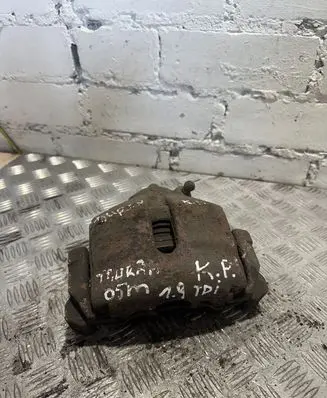 Volkswagen Touran I Front brake caliper