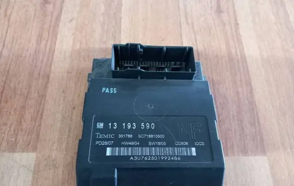 Opel Vectra C Central body control module 13193590 SC718810500 351788
