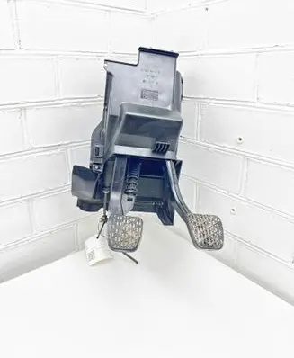 Mercedes-Benz CLK A209 C209 Pedal assembly A2032903201 A2032901219 2032910101