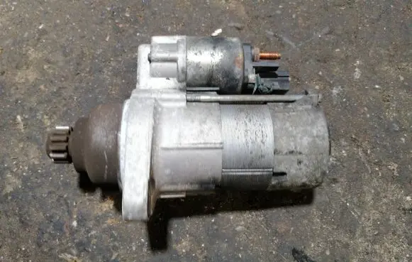 Volkswagen Tiguan Starter motor 02M911024A
