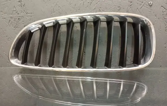 BMW Z4 E89 Front bumper upper radiator grill 40502054 10627110