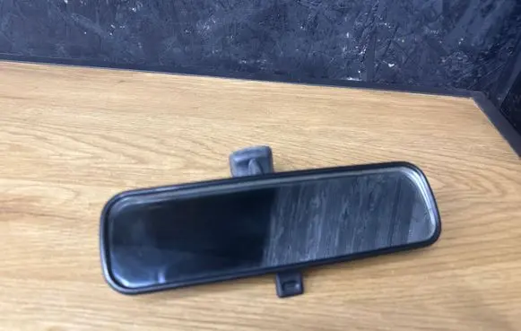 Toyota Auris 150 Rear view mirror (interior) E11015709