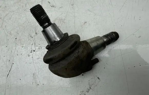 Mercedes-Benz E W212 Front ball joint 221331053