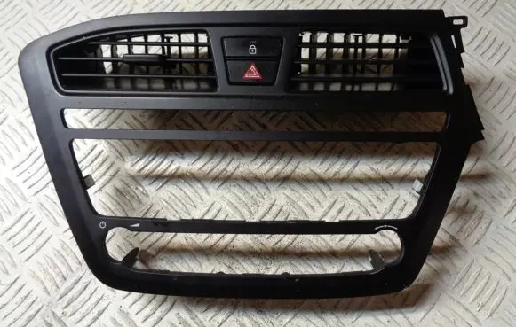 Hyundai i20 (GB IB) Dashboard center trim panel 84740C8950