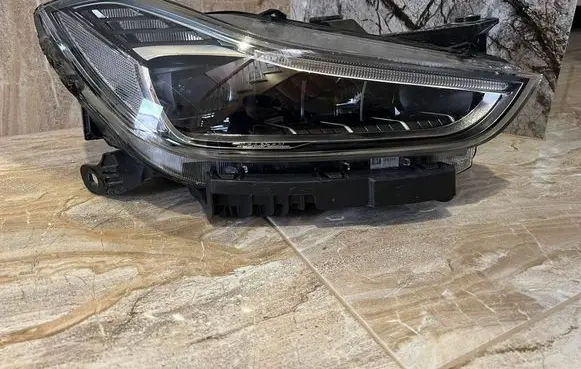 Maserati Ghibli Headlight/headlamp 670100985 00670100985