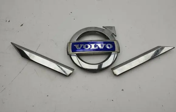 Volvo XC60 Manufacturer badge logo/emblem 30796426 30796428