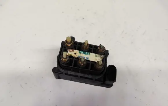 Mercedes-Benz S W221 Air suspension valve block A2513200058