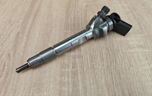 BMW X6 G06 Fuel injector 9886370
