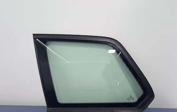 Volkswagen Golf Sportsvan Rear side window