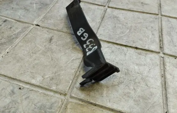Mercedes-Benz S W221 Bumper support mounting bracket corner A2218850314