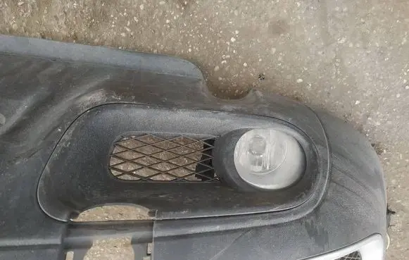Volkswagen Touareg I Front bumper lower grill