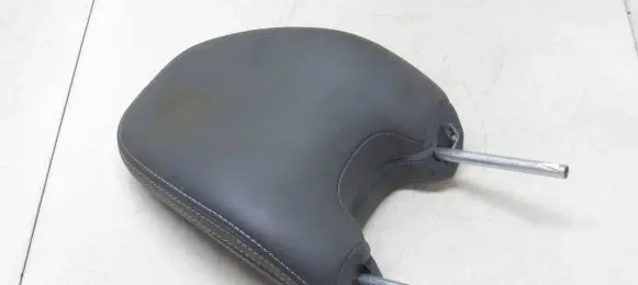 Volvo XC60 Front seat headrest 