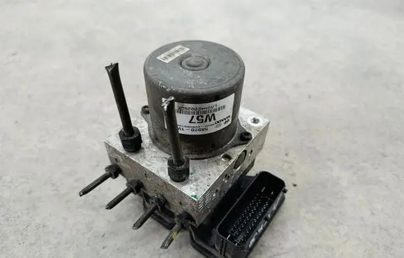 KIA Rio ABS Pump 589201W570
