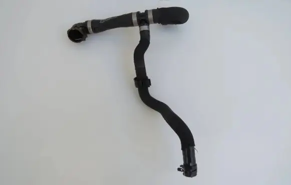 Mercedes-Benz CLS C218 X218 Engine coolant pipe/hose A2125013984