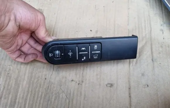 KIA Xceed Headlight level height control switch 93700-J7AL0