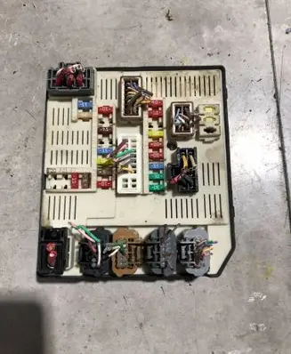 Renault Laguna II Fuse module 284B60012R 284B60012RA