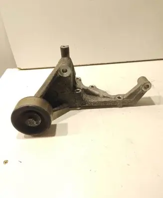 KIA Sorento Generator/alternator bracket 