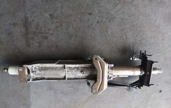 BMW 4 F32 F33 Steering wheel axle 6858559 16081700702 743034
