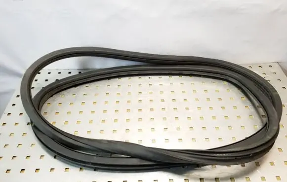 Seat Altea XL Rear door rubber seal (on body) 5P0867367