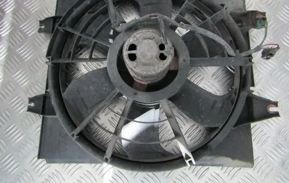 Hyundai Sonata Radiator cooling fan shroud