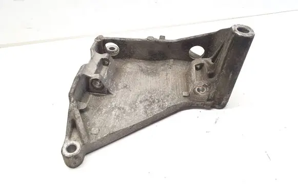 Volkswagen Touareg I Engine mounting bracket 070903143C