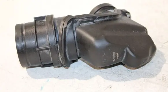 Volkswagen PASSAT B8 Turbo air intake inlet pipe/hose 04E129656S