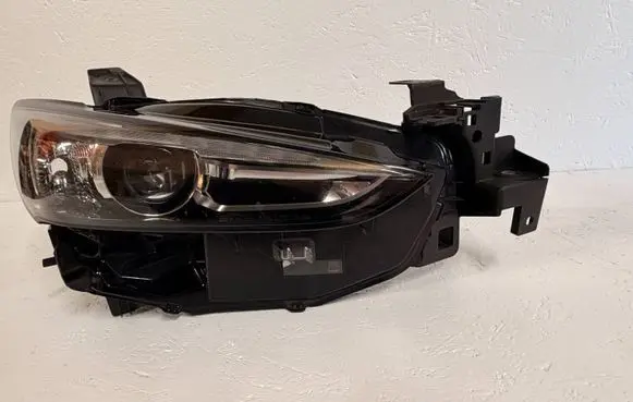 Mazda 6 Headlight/headlamp GRF551030
