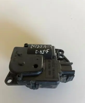 Nissan Pathfinder R51 Air flap motor/actuator 4ASH19E616GB 145222851