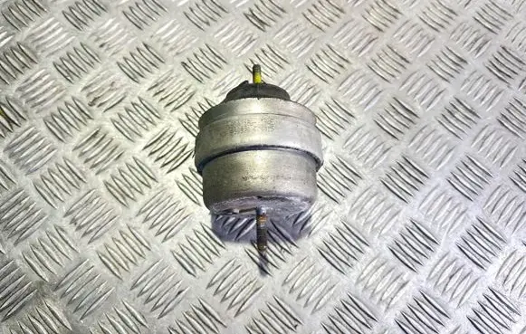 Volkswagen PASSAT B5.5 Engine mount bracket 8D0199379AE