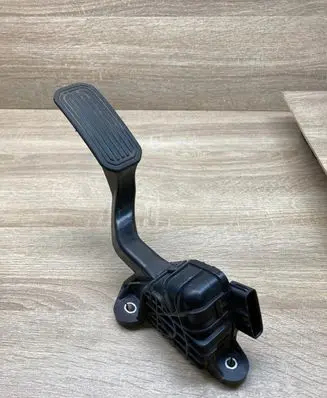 Toyota Prius (NHW20) Accelerator throttle pedal 7812047050 1988003200