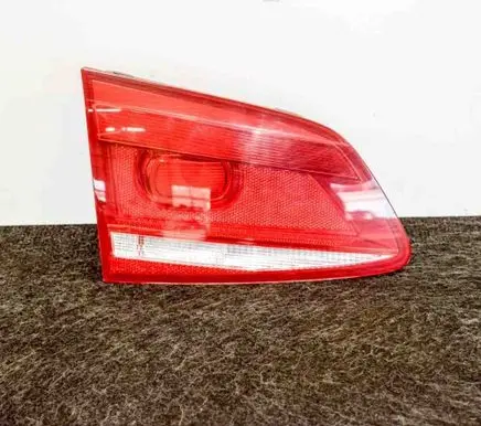 Tailgate rear/tail lights