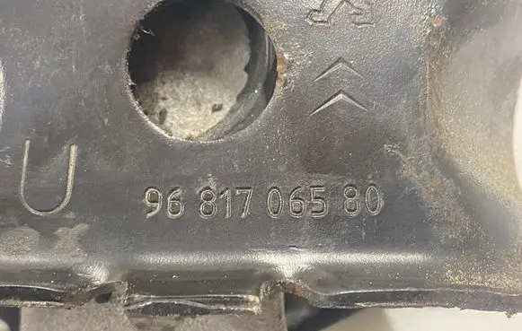 Citroen DS3 Engine mount bracket 9681706580