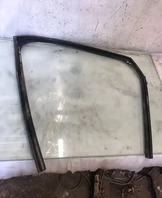 Nissan Qashqai J12 Rubber seal rear door window/glass 