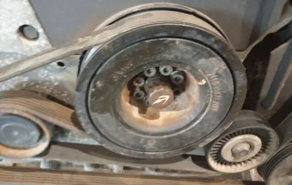 Volkswagen Touareg I Crankshaft pulley
