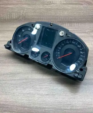 Volkswagen PASSAT B6 Speedometer (instrument cluster) 3C0920871