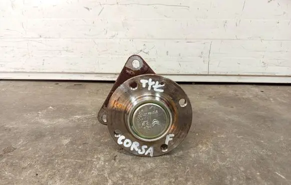 Rear wheel hub