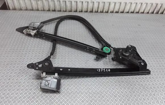 Rear door manual window regulator