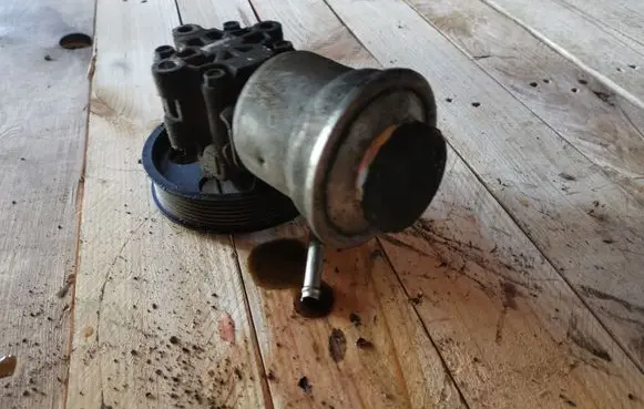 Toyota Corolla Verso E121 Power steering pump