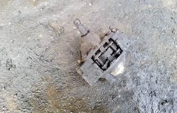 Mercedes-Benz E W124 Rear brake caliper