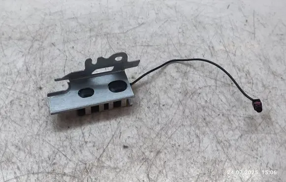 Mercedes-Benz CLA C117 X117 W117 Aerial antenna amplifier A1569057900