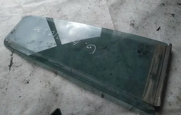 Rear vent window glass