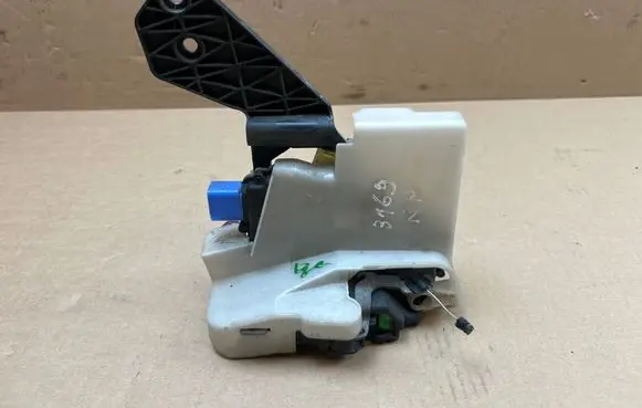 Volkswagen Transporter - Caravelle T5 Front door lock 7H0837867