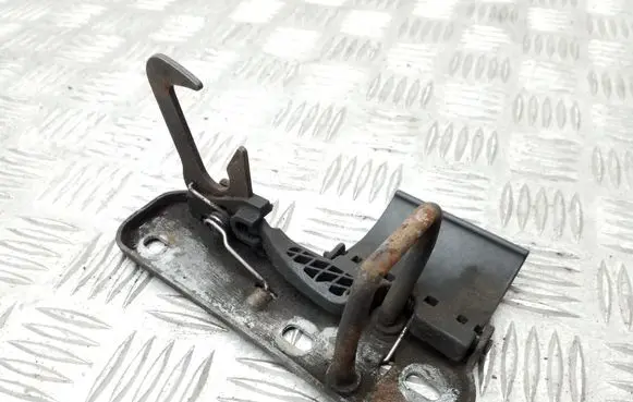 Volkswagen PASSAT B7 Engine bonnet/hood lock/latch loop/hook 3AA823480