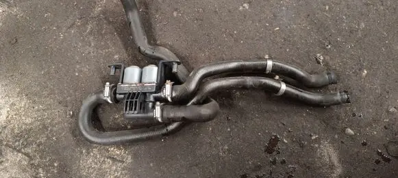 BMW X5 E53 Coolant heater control valve 6906652