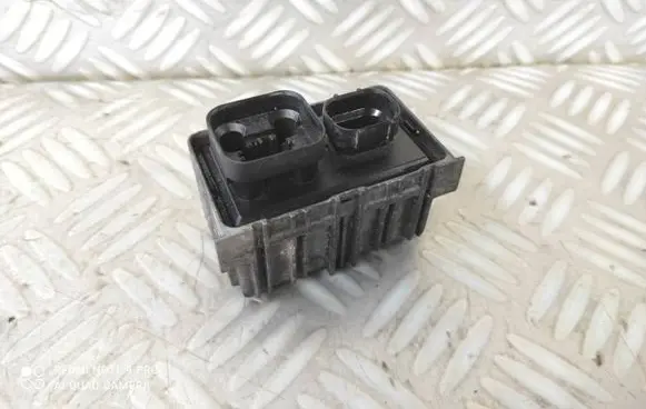 Opel Astra J Glow plug pre-heat relay 55574293