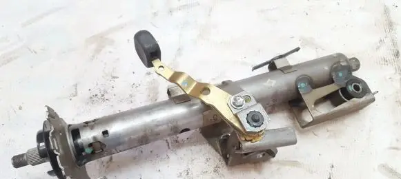 Toyota Yaris Steering wheel axle