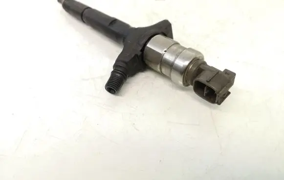 Fuel injector