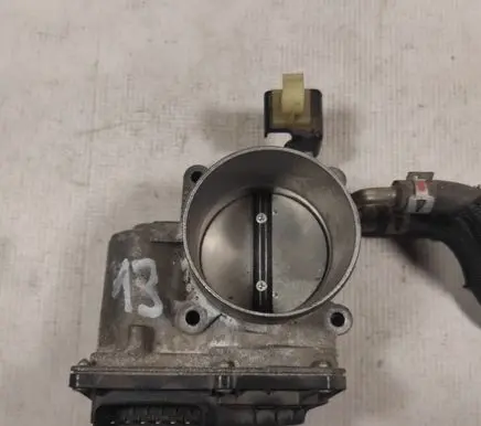 Toyota Camry Throttle valve 220300V010