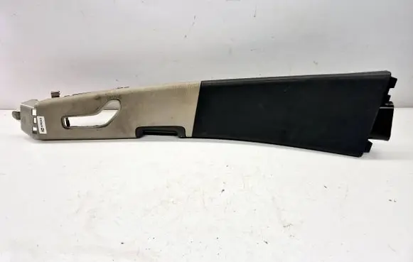 Volvo XC70 (B) pillar trim (bottom)